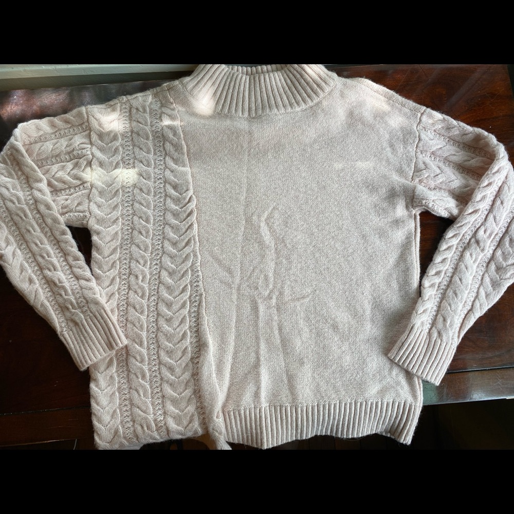 Michel Kors Cable Knit Designer Sweater🌸